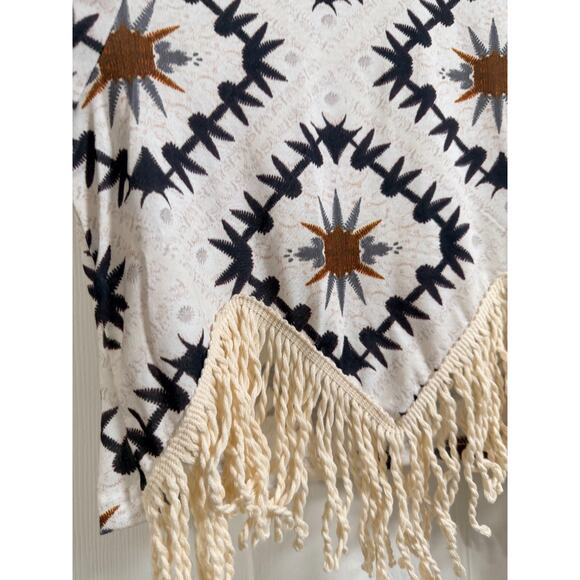 Aztec Print Fringe Crop Top Women's -Boho, Western, Casual - Size 0XL - Picture 4 of 5